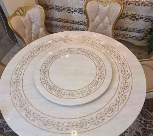 ميز طعام مرمر ثقيل جدا فخم جدا نظيف كلش ما بي اي ضرر. مرمر طبقتين ووياه كراسي عدد 6 .مشتريه من سما البيت بالكرادة المكان بغداد الكرخ ..توصيل ما عندي للاسف. سعر  الشراء مليون ونص وسعر البيع 850 الف  ..سبب البيع لان دا نشيل لغير بيت وما عندي مكان اله.***********
