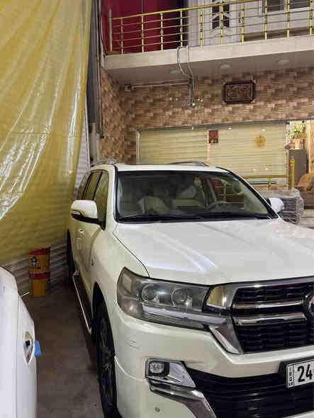 تويوتا لاندكروز  VXR مديل 2017 خليحي  
فول مواصفات السيارة  
محرك V8 حجم 5700 كفاله
كشنات اماميه كهرباء
ايرباك عدد 8
حساسات امامي خلفي
كاميرا خلفيه
ثلاجه 
كشنات كهرباء عدد 2
بصمه وتشغيل عن بعد بلادي 
سلايت  روف 
دبل ماوس 
مثبت سرعة
لايت اسود زنون وبخاخ لايت 
شاشه  بلادي 
كمبريسر هواء بالصندوك 
السياره جديده   بدون حادث بدون بارد 
مكفوله كفاله عامه 
رقم دهوك باسمي
السياره جدا جديده وكله ع بلاد 
ما بيه اي نقص 
تخم تاير قبل شهر شاد وبطاريه جديده 
ماشيه 119 الف كيلو 
السعر نهائي 515 ورقه
هاتف*********** البصرة
