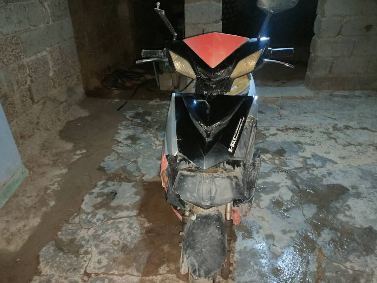 دراجه شحن للبيع
الموطور شغال بس بطارياته حيل تعبانه 
5 بطاريات كهربائيات شغاله 
ابيعه على وضعه يعني عوزه بطاريات 
150 وبي مجال قليل 
مكان فلوجه حي الشهداء 
واتساب ***********
