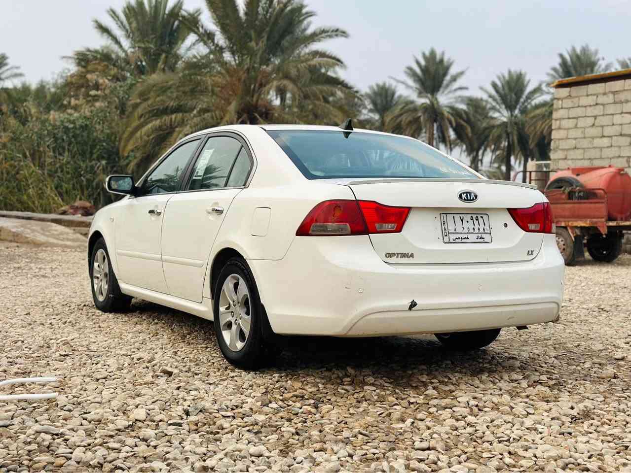 السلام عليكم 
مرخصة الادمن المحترم 
للبيع  كيا اوبتما خليجي 
رقم بغداد موديل 2009 
مكينه 2000 دوش 
لون ابيض السياره جهازه من كلشي 
بيهه رشات صبغ كم قطع فقط 
السعر 97  وبيه مجال للشراي 
اخوان رجاء لي مو شراي لا يتعبني 
مكان السياره بابل 
رقم *********** حلة, بابل
