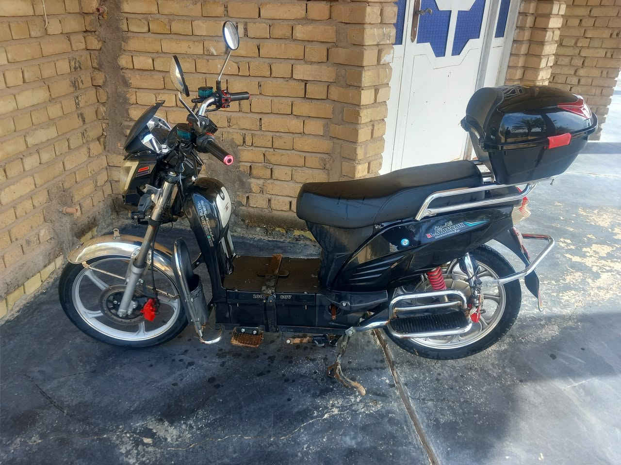 دراجة شحن هارلي الاخوين للبيع كهربائيات كلها شغالةو بطاريات جدد يقرن 10نظافة فول سعر 475و بيها مجال اتصال على رقم ***********
