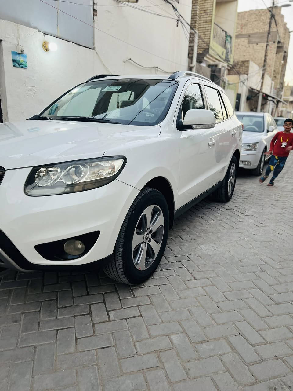 السلام عليكم سنتافيا 2012 خليجي شركه العامه
مكفوله كفاله عامه من الصبغ والضربه وبارد ورصعات 
كفاله عامه مكينه V6 سبعه راكب ثلاث قطع تبريد 
مري شفط اشاير بل مري فور ويل تحكمات ستيرن  
ماشيه 82 حقيقي تخم تاير صدر غراص الشركه كلهن موجودات المسجل والسويج الثاني ولفرشه 
بسمي رقم بغداد انكليزي 
مكاني بغداد 
***********
