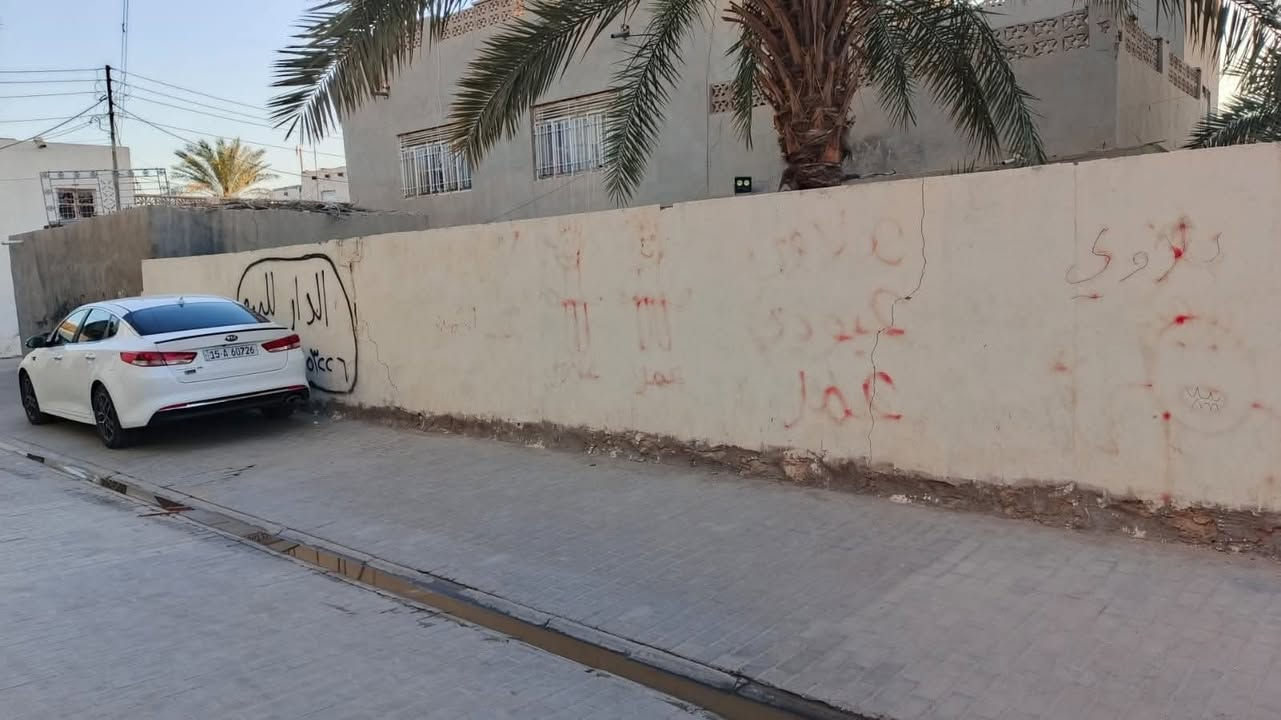 قطعة ارض في الرمادي على ثلاث شوارع في منطقة الملعب قرب شارع الملعب الرئيسي طابو صرف
المساحة / 189 متر
الشارع / 7×7×6 متر
الوجه / 7 متر
المنطقه كاملة الخدمات
سعر المتر / 700 الف
للاستفسار 
مكتب ابو مصطفى للعقار في الرمادي حي المعلمين 
قرب فلكة الفرسان مقابل مصرف الخليج التجاري 
هاتف 
محمد  ***********
مثنى  ***********
يتوفر (واتساب) على نفس الارقام
