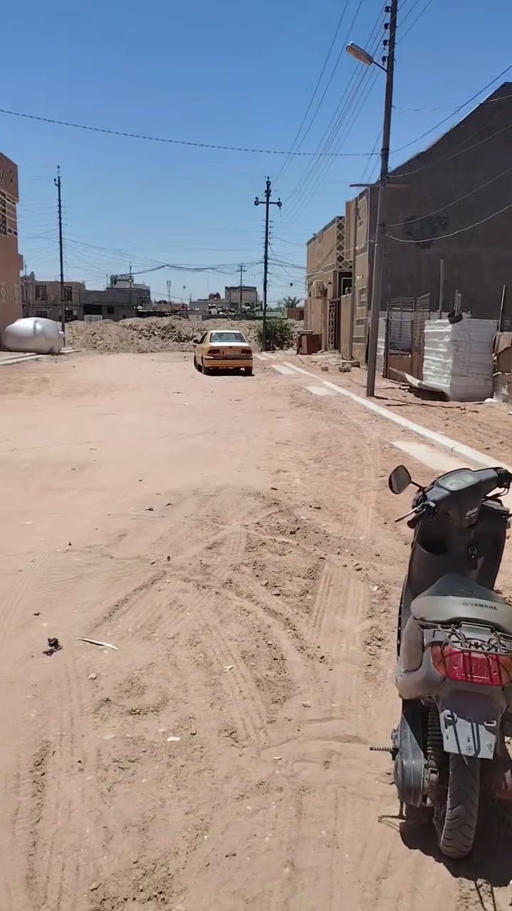 سلام عليكم عندي بيت للبيع طابو صرف المساحه ١٠٠ متر بناء بلوك طابق اونص ٥في٢٠ بيت بي غرفه صاله استقبال مطبخ مع صحيات داخليه او خارجيه الطابق الثاني بي غرفه عنوان كربلاء حي أمن قطاع ٢٣ على شارع ١٥ رابع بيت عن شارع ٦٠ سعر البيت ٧٢ بي مجال مكتب بركات ام البنين استفسار على رقم *********** /*********** /*********** أرقام بيهن وتساب
