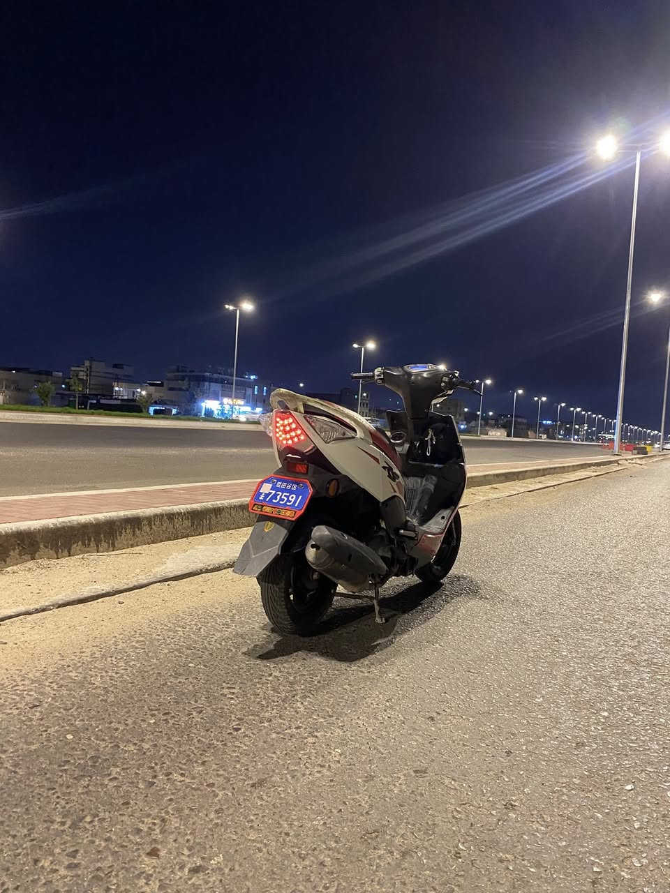 عليكم ماكس مضلع حديث الدراجه نوزل دراجه تحجي كدامك كفاله عامه المحرك صبانه ما محطوطه علي جيب فيتر وتعال افحص كهربائيا شغاله  ختم واحد المحرك شلعه ومعدل مابيها ولا نقص فقط بنزات بريك السعر 950وبيهاا مجال للشرايه مكاني بصره حي الاصدقاء رقمي  ***********

