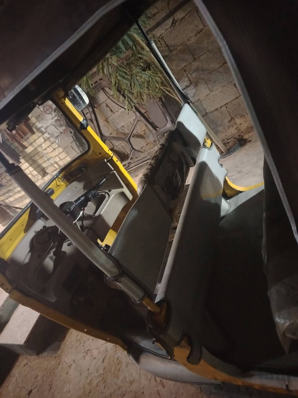 سلام عليكم خوان هاي تكتك موديل 20 تكتك ضربته بس لغد شوفت عينك راجعه بارد من جهت القبق مال بانزين ولونهه زركه مصبوغه صفره 
ونضيفه مكينه مجفته تجفيت حلو كلجات جدد تخم تاير وياهه
بس لا رقم ولا أوراق اكفله الك من سرقه وعشاير
سعر 3 بيهه مجال حك الجيه مكاني بغداد البياع

رقمي ***********
