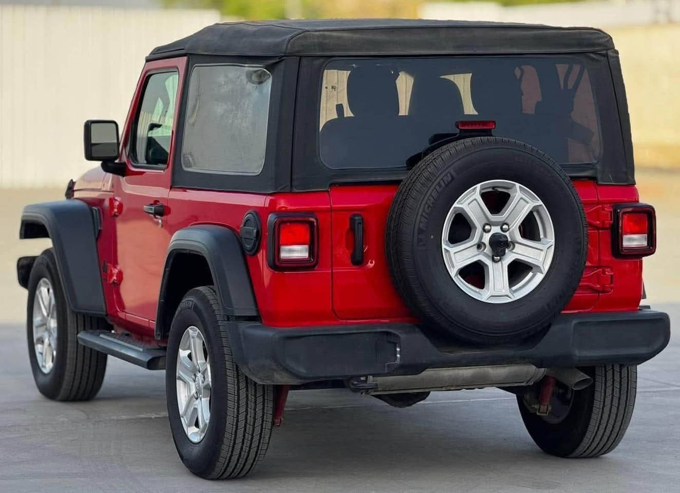 للبيع او مراوس شعندك نزل 
Jeep Wrangler 2023 Sport
جيب رانكلر 2023 سبورت
4 سلندر تيربو 

فول فول مواصفات/  سبورت
 جام كهرباء اوتو
 شاشة - كامرة
 قطعتين تبريد
هيتر بالمري

ماشيه 14 الف ميل 
تك باب كشف 
تم تخفيض السعر
السعر 205$ بدون رقم

مرقم باسمك 220$

بيها صبغ ع كد شبر بطرف البنيد موضح بالصور !

للاستفسار خاص او واتس او اتصل
***********
