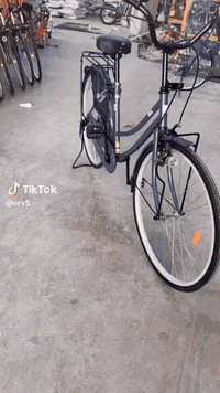 سلام عليكم
بايسكل سوبر نظيف 
بايسكل كلش جديد
موديل 22
بايسكل صالي شهرين
من ماخذه بايسكل من 
كرار ابو النقش
رقم ***********
العنوان النجف دور الهنديه 
سعر145.
