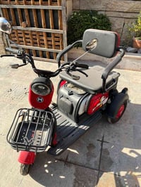 للبيع دراجه كهربائيه معوقين مستعمل اخو الجديد كرسي واحد بطاريه عدد ٢ ا...