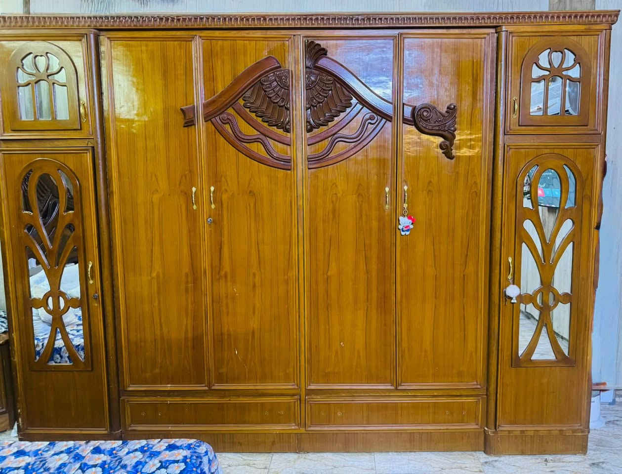 السلام عليكم غرفه نوم صاج ثكيل مو خفيف للبيع مكاني بغداد حي الجهاد ***********
