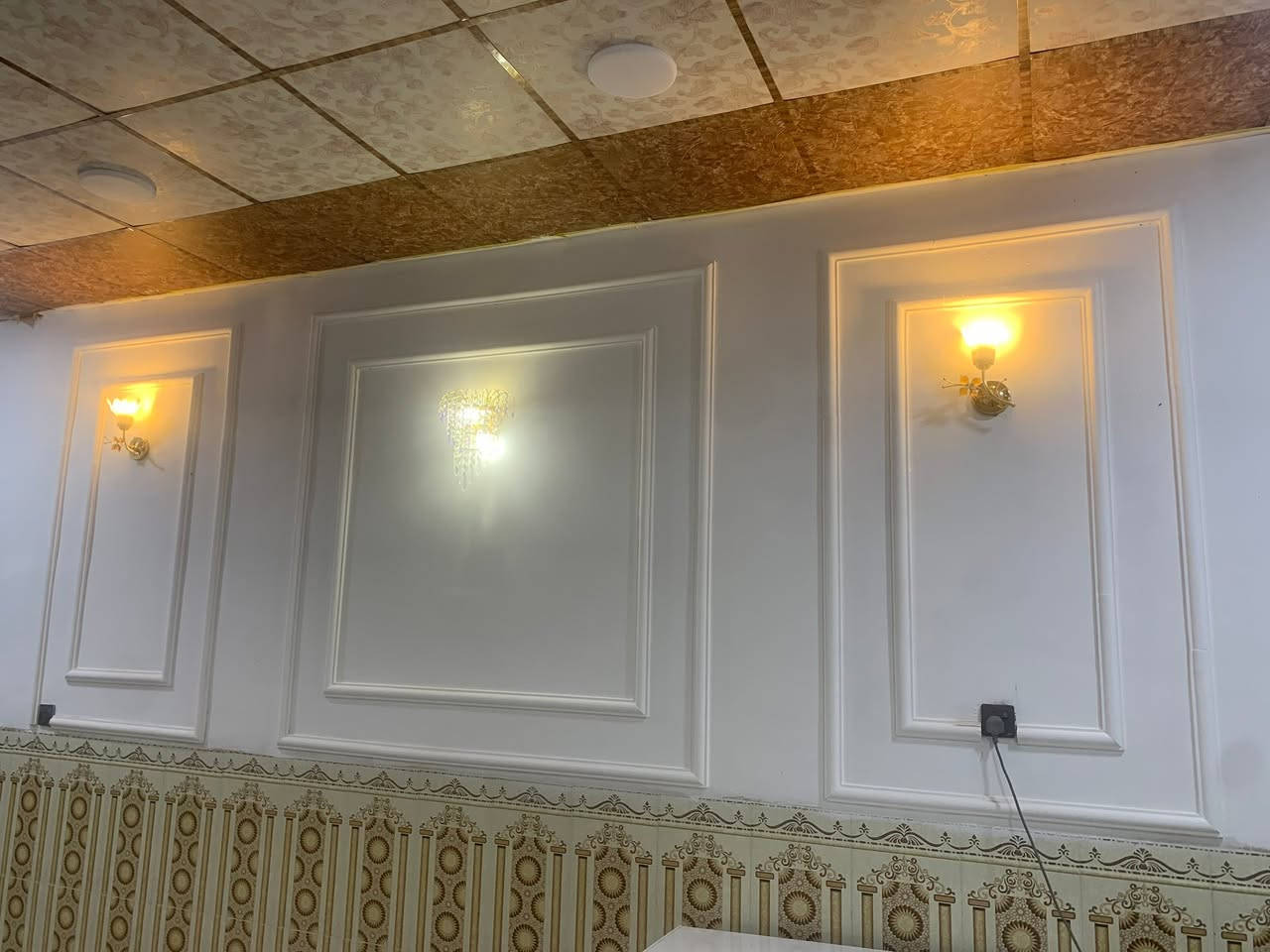 يتوفر كادر عمل سقوف
ثانويه
ورق جدران 
صبغ
سحباات 
سحب مغربي 

***********
