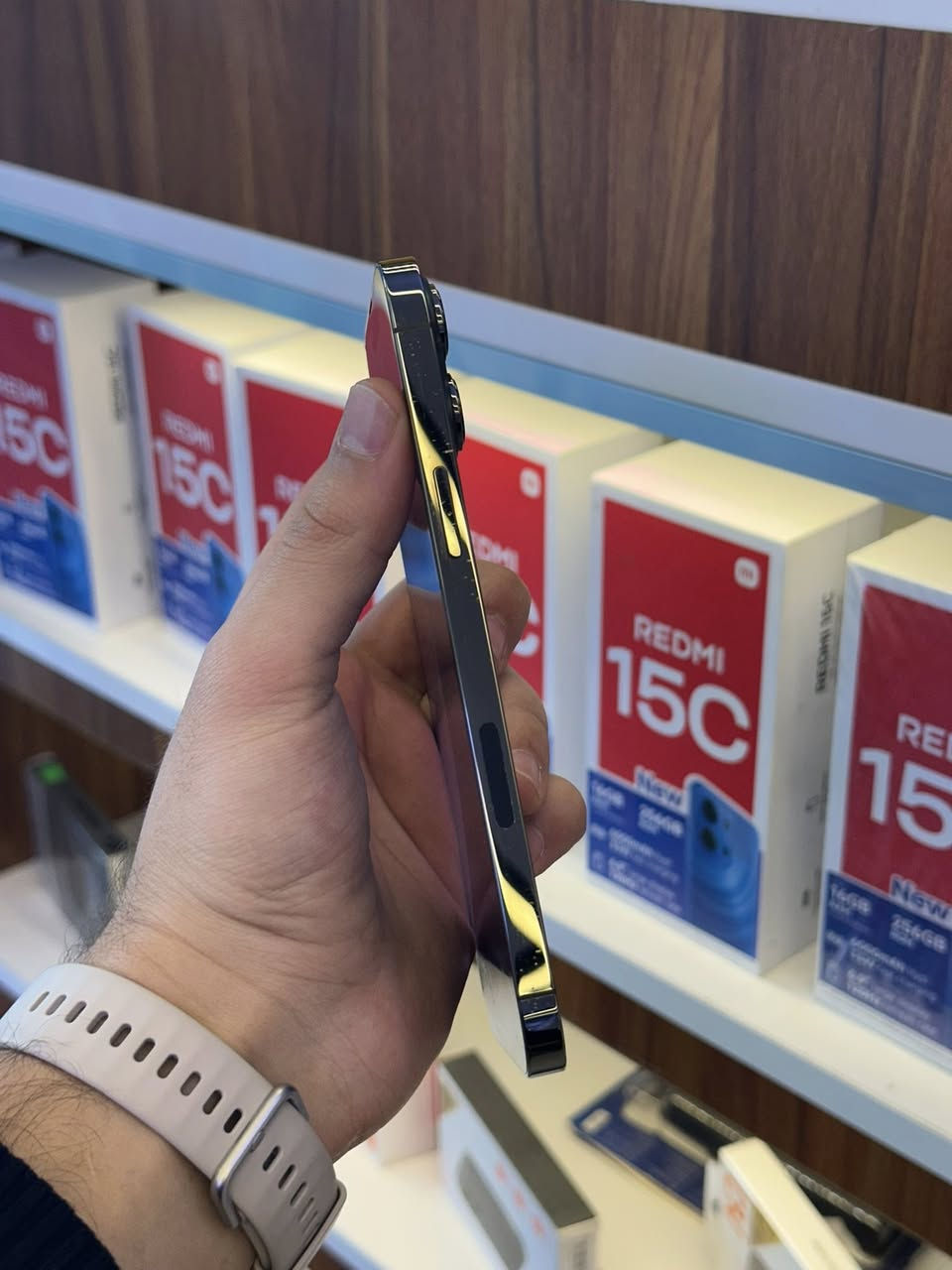 السلام عليكم 13 برو ماكس ذاكرة 256 بطارية 84 نظافة الجهاز 100% السعر660 فقط 🔥***********
