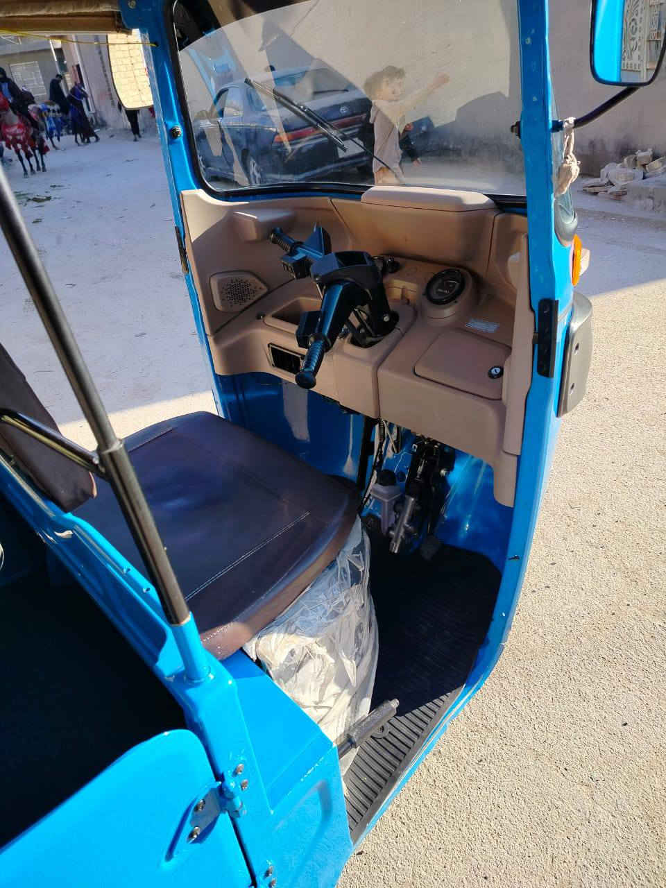 سلام عليكم شباب تك تك مضلع للبيع موديل 23 طالعه بشهر 11 محسوبه على 24 أوراق رقم  تليفون ***********
