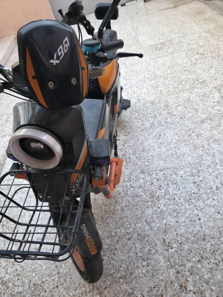 ماطور شحن x900 
٥ بطاريات 
سويج بصمة عدد ٢
سماعة بلوتوث 
لايتات فول كاملة 
دراجة كاملة وجديدة مشتري صارلة سنة متروكة مستخدم ققط ٣ اشهر تقريبا
*********** كركوك, العراق
