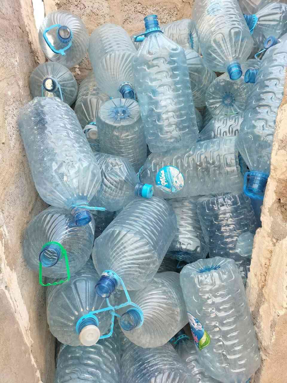 السلام عليكم قارورات بيهن نضيفات اوبيهن مستعملات3الف كركوك العروبه هاذه رقمي ***********
