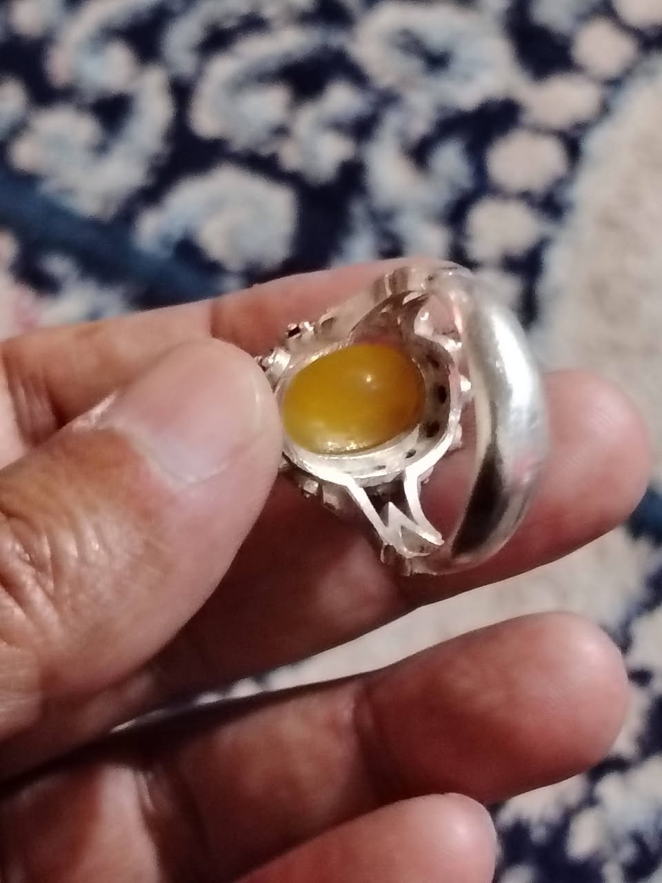 #الجميع عقيق اصفر مطعم بحجر زفير للبيع فقط مكاني بغداد يوجد توصيل


**إذا كنت صاحب هذا الإعلان وتريد حذفه لأي سبب، رجاءا أرسل رسالة إلى الدعم الفني**