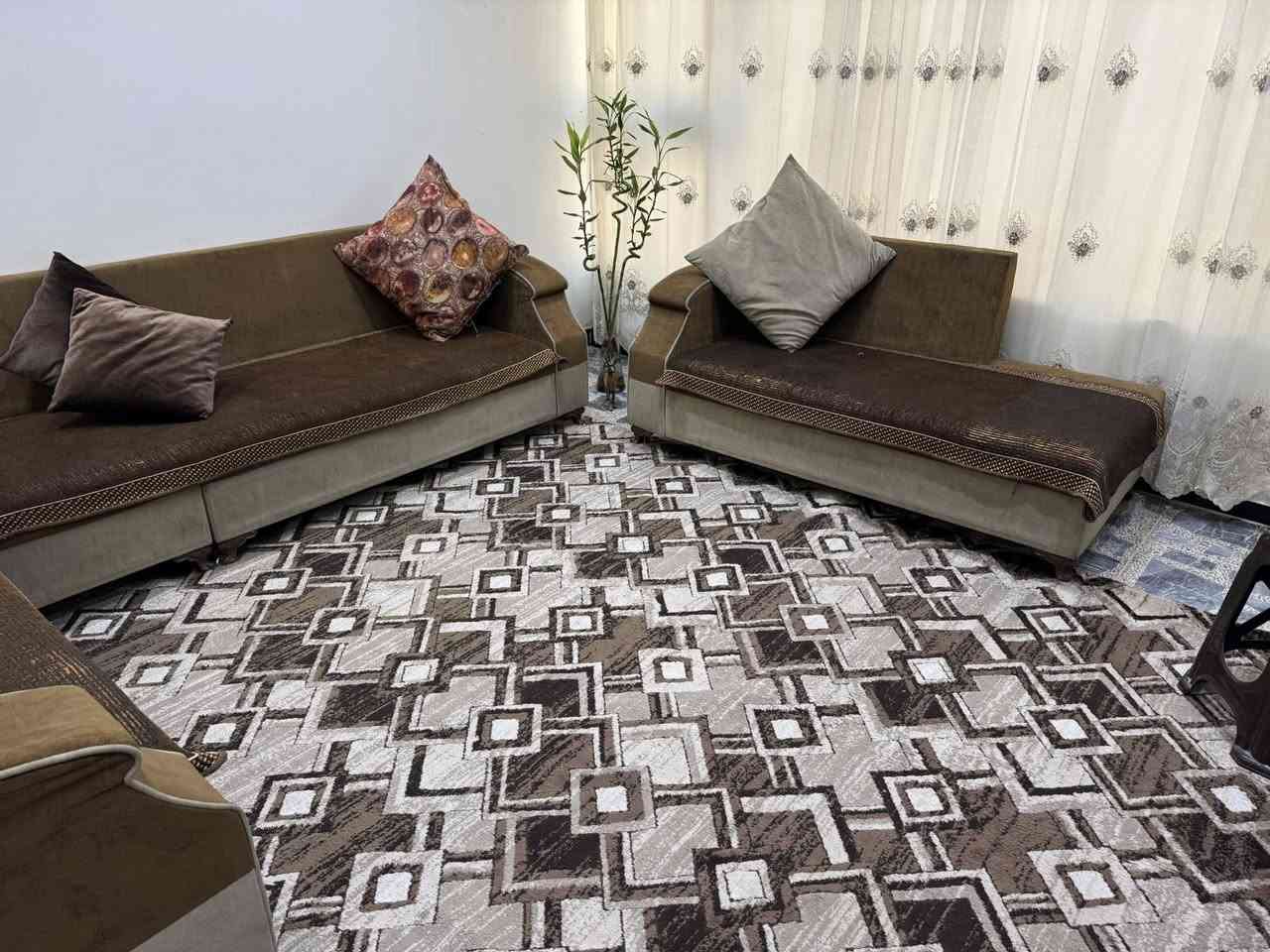 السلام عليكم
تخم كورنول للبيع 
عدد المقاعد ٩ مقاعد 
***********
السعر ٣٠٠ وبي مجال 
مكاني بغداد
