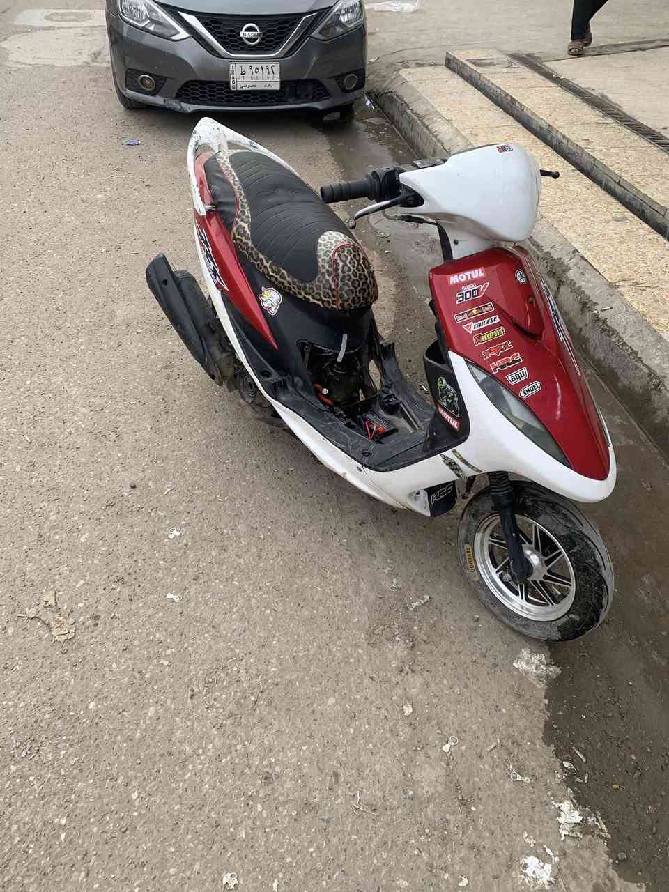 السلام عليكم ماكس عدلة مكينة 55تجفيت جديد نقصها بس مجمع جهة الهورن ضفيرة جديده. سعرها 400 وبيها مجال 
مكاني الحسينية الراشدية
رقمي ***********
