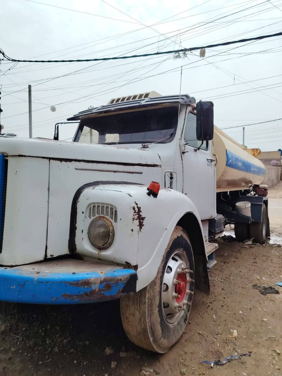 سكاني 111 سياره قمر بلاديه مكينه مال 112 رساله رقمها بابل اصفر السياره ما بيها تحويل راعيها باسمه ضرايب ***********
