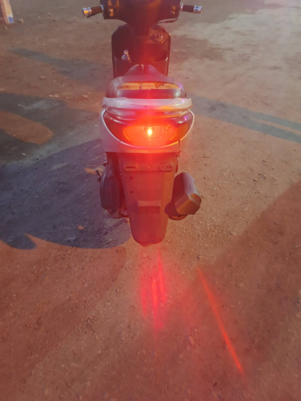 بريز لايت عالي
دراجه بلاديه ختم واحد
كابريتر بلاديه
سلف هندر سغال
كهربايات دراجه كلها شغاله لايت عالي ناصي اشاير شغاله
عنواني بغداد الشعله 
السعر 600 وبيها مجال
***********
