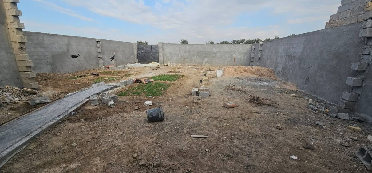 بسم الله الرحمن الرحيم
بيت زراعي بمساحة 250 متر
الموقع: أرض آل مهدي – على طريق رمضان القديم
🔹 البناء بلوك
🔹 عدد الغرف غرفتان
🔹 ملحق: مجمع صحيات
🔹 حديقة بمساحة 150 متر
🔹 البناء جديد بالكامل ولم يُسكن سابقًا
🔹 ملبوخ من الداخل والخارج (تشطيب كامل)
🔹 يحتوي على ماء وكهرباء
🔹 جاهز للسكن – تعال ودير بي
📞 للتواصل:*********** سعره 31وقابل لتفاوض غير 
متواجد على الفيس بوك
