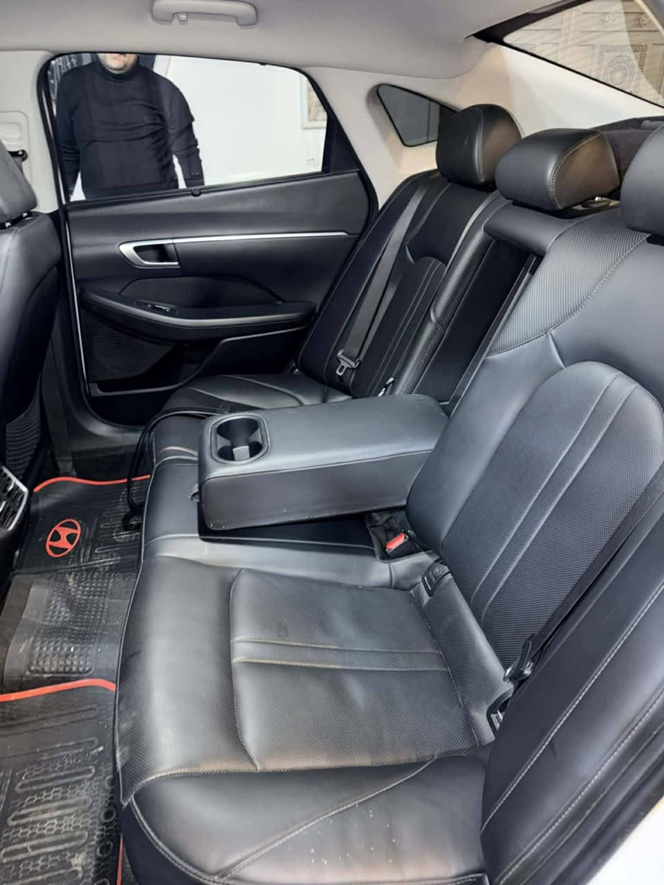 السلام عليكم للبيع سوناتا 2021 وارد كوري مواصفات خليجي
محرك 1600 تيربو 
سياره مكفوله من دعاميه للدعاميه 
تبريد تدفئة كشنات اماميه 
كشنات اماميه كهرباء 
كشنات خلفيه تدفئة 
ستيرن تدفئة 
خزن كشن 
مناخين تبريد فول 
برده للجام الخفي بلادي 
جامه خلفيه برده فول اوتو 
كير دكم 
قطعتين تبريد 
قياده ذاتيه 
تقديم سياره ورجوعها من البصمه 
بصمات ثنين 
اوتو هولد 
رادارات خلفيه اماميه 
حساسات
وبعد بيها مواصفات هوايه 
ملاحظة ((السيارة معوقيين وبعدلها سنة و٦ اشهر وتصير حرة وبيها كفالة عامة ))
السعر ١٦٠ بيه مجال بسيط
العنوان الرمادي


**إذا كنت صاحب هذا الإعلان وتريد حذفه لأي سبب، رجاءا أرسل رسالة إلى الدعم الفني**