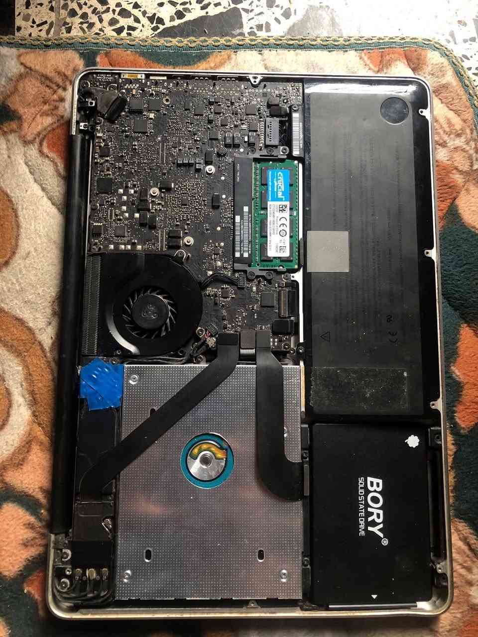 لابتوب ماك بوك برو 2012 mid

رامات  8x2 16gb

كرت شاشة intel hd 4000 

Core i5 2.5 GHz dual core intel

13 انج 

ثلاثه انظمه عليهه منصب ماكنتوش كاتلينا نظام ابل
نظام ويندوز ونظام اندرويد
وممكن اخصصلك نظام واحد او اي نظام تريده او حتى اذا تريد نظام ماكنتوش احدث بس تتحمل موضوع الحراره العاليه

هاردين داخلي واحد 128 ssd والثاني 320 hdd

وكذلك مستبدل قارئ الاقراص الى راك داخلي خاص ب اضافة هارد ثاني 

الابتوب بيهه نقص البراغي مال القبق الجوه و كذلك الكيبل مال الكاميرا يحتاجله ربط حته تشتغل الكاميرا

السعر ٢٠٠  الف قفل 

خاص لو شراي


**إذا كنت صاحب هذا الإعلان وتريد حذفه لأي سبب، رجاءا أرسل رسالة إلى الدعم الفني**