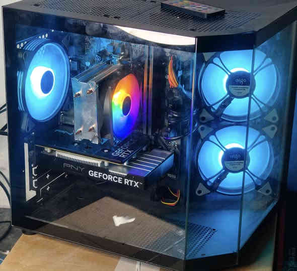 السلام عليكم 
تجميعة خفيفة لطيفة ظريفة للبيع
المواصفات :
💠GPU: RTX 3050 6G PNY الكرت اخو الجديد
💠CPU:  i5 9400f 
💠Cooler: coolstorem air cooler
💠M.b: Gigabyte h310
💠RAM: 16Gb 8x2 Black shild
💠STRG: 128GB ssd + 1000GB hdd
💠P.s: Xigmatic 
💠Case: Glass case with 3 fan RGB 
تحكم ريمونت 

ضمان الحاسبة اسبوع بشرط تربط على UPS لحماية القطع
💲السعر 565 الف

بغداد مدينة الصدر قطاع 23
يوجد توصيل
 واتس ***********
 اتصال ***********
