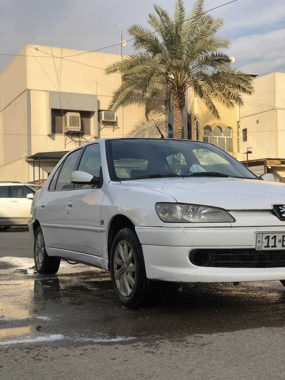 سلام عليكم بيجو فرنسي 2001 السياره قطره صبغ ما بيه كير محرك سليم السياره بيه ضربه بل باب مرجعيه عل بارد رقم السياره انكليزي 
السعر 52 وبيه مجال 

رقمي بس واتساب ***********
