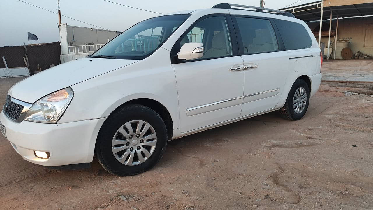 السلام عليكم.  سيدونا موديل2008للبيع
جديده وجاهزه من كلشي 
ماشيه 103 حادث فقط الجاملغ الخلفي ونص البنيد صبغ 
مكينه كير حداديه تخم تاير تبريد دواخل كهربائيت كلهه فول رقم بغداد 
***********
