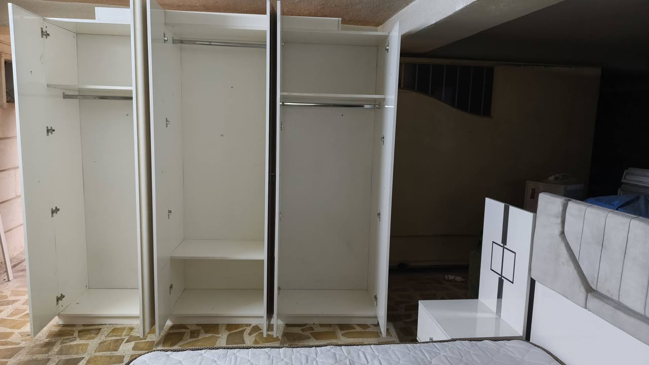 غرفة نوم للبيع ٥ قطع تركي 5  قطع كلش نضيفه الموشراي ياريت يرفع المنشور  ‏‏‪***********‬‏ بي واتس
