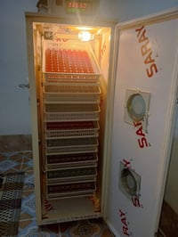 مفاقس • حاضنة ٧٠٠ بيضة • تفقيس ٨٥٪