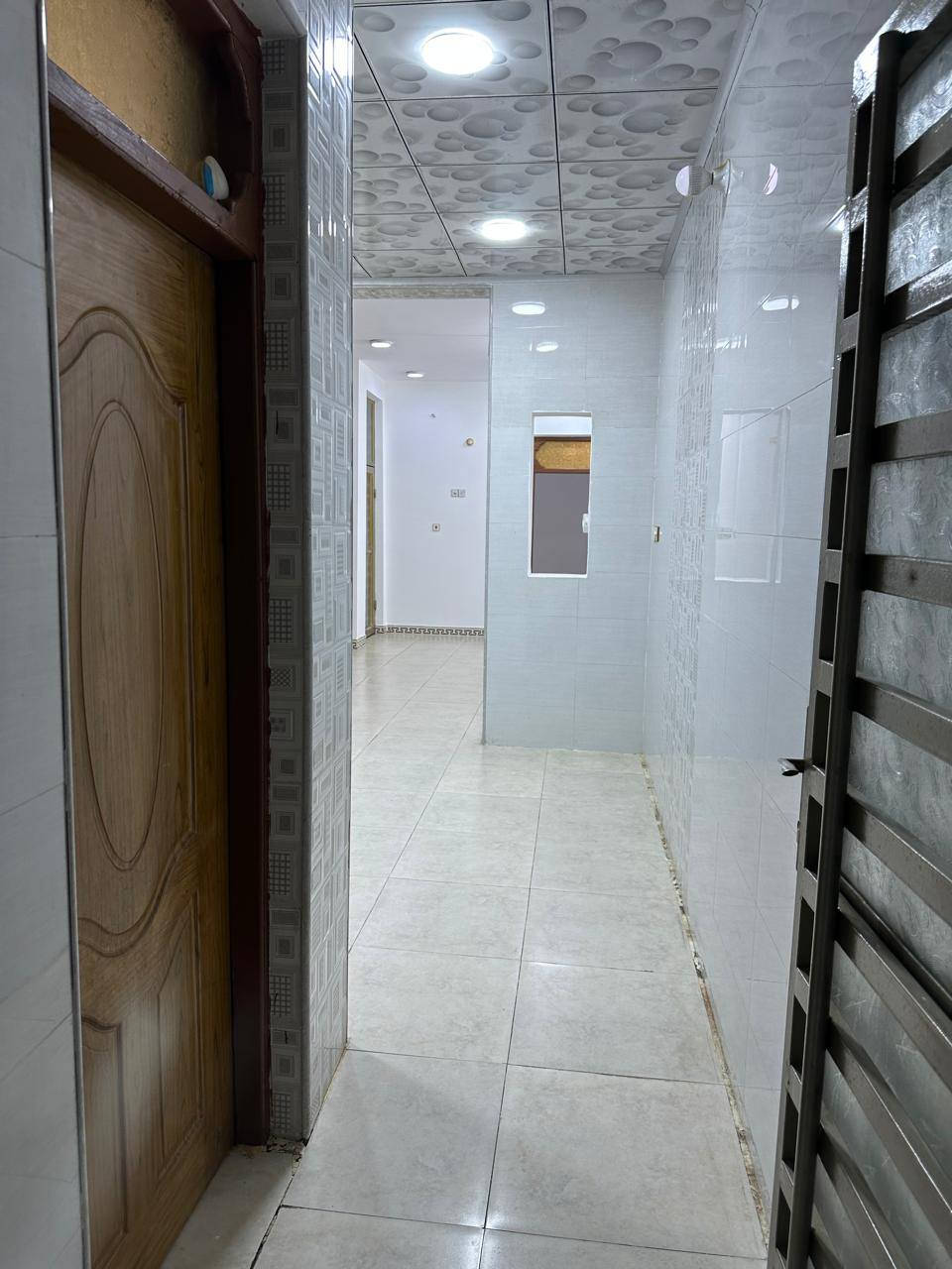 بيت ١٠٠ متر حي ميسان شارع ١٢ متر  بناء جديد صب درجه اولئ
يحتوي على غرفة وصاله ومطبخ واستقبال وصحيات داخليه

 وخارجيه

السعر ١١٤ مع المجال

للاستفسار الاتصال ع رقم ***********
