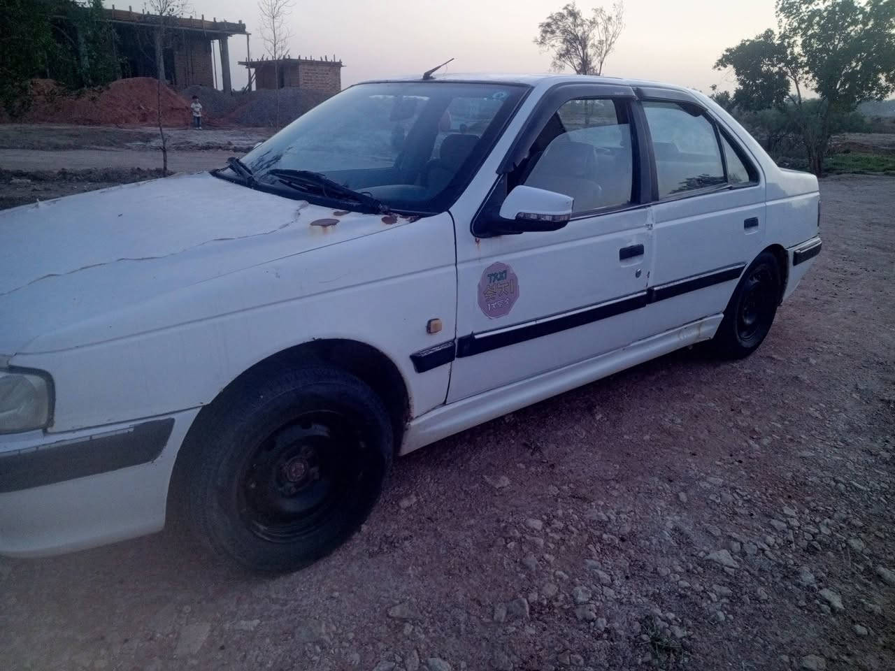 بيجو بارس2012سياره حلوه السعر 30وبيها مجال موبايل***********
