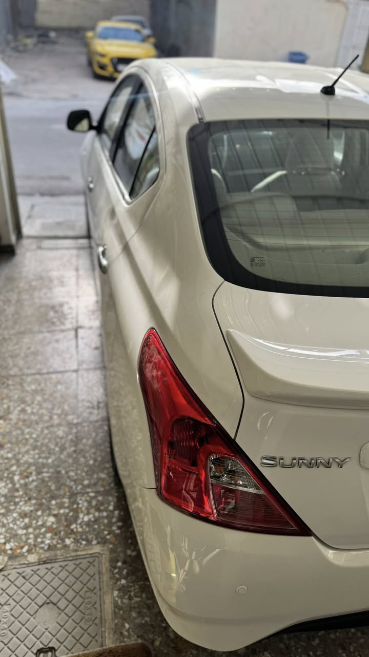 السلام عليكم 
نيسان سني هندي اصل ابو لبليته الزركة
موديل 2019 نظيفه جداً 
مكينه - كير - صدر - تبريد بالكفاله 
مكفوله عدى كارت بال جاملغ الامامي جه السايق فقط 
السعر110 وبيها مجال بسيط مكاني بغداد 
للاستفسار ***********
