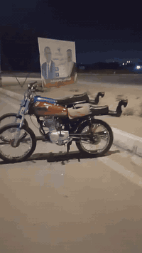 دراجة • حمرا • محرك مضبوط