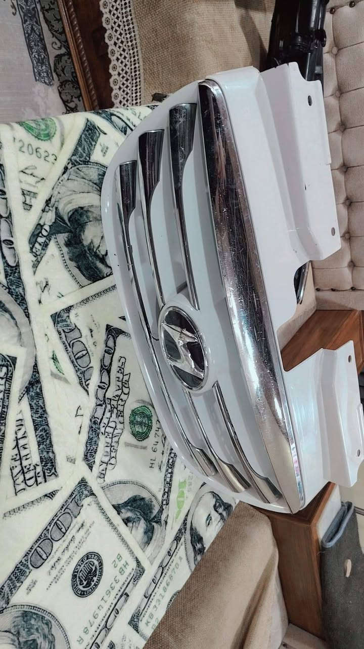 السلام عليكم ورحمة الله وبركاته للبيع شباك امامي السياره النتره الشكل المقدس
السعر بلاش خاص السفسار على الارقام التالي 
***********
***********
