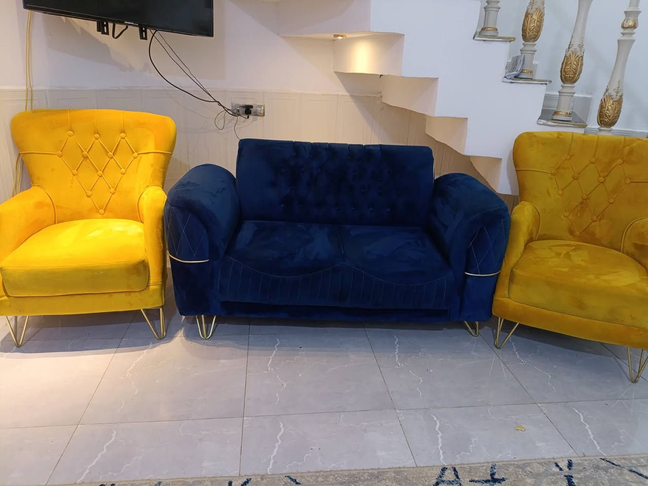 قنفات للبيع السعر ٥٠٠
***********
