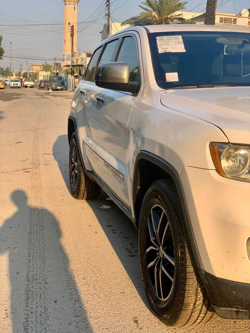 سلام عليكم جيب لاريدو موديل 2011 نضيفه سياره 
امريكي كلين بدون حادث بس هنا بيه صبغ نص جاملغ وكصه بنيد بدون تبديل بدون ضربه سياره خير من الله احله من صور تجي وشوف كير ومحرك مكفولات غرفته تخبل شاشه كامره خلفييه تبريد ثلج كهربائيات كله شغاله تخم تايرات جديد رقم بغداد بسمي تحويل ثاني يوم المكان البياع بغداد ***********
