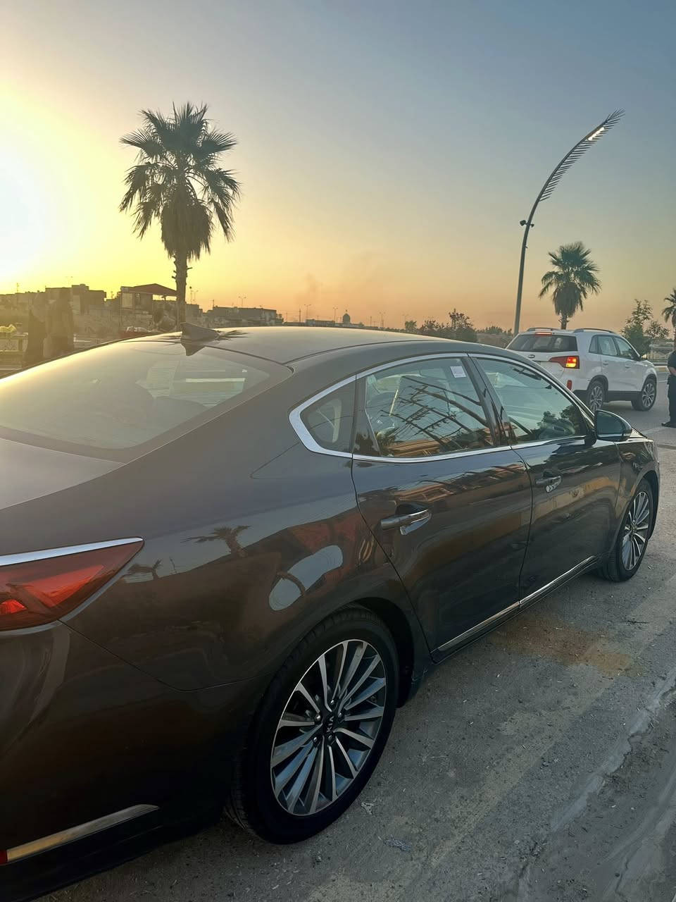 سيارة نوع كيا كادنزا 
موديل ٢٠١٧ / رقم سليمانية 
محرك / ٦ سلندر / نوع  Gdi
لون فيلي 
الداخل اسود ومطعم بلون صاجي

فول مواصفات 
بصمة 
كشنات جلد / تدفئة / تحكم كهربائي 
تحكم ستيرن 
تبريد قطعتين 
اشارات مري 
تخم تاير جديد 
عدا البنوراما 

الظرر / صفحة السايق كاملة صبغ بدون دواخل 

للبيع فقط 
السعر (١٤٣) وبيها مجال بسيط 
للأسفسار أكثر التواصل واتس اب فقط 
***********
0788 409 8999
