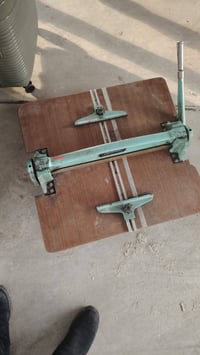 ماكنة تخريم ورق باليد والاخرى  بالرجل جديد غير مستخدم حديد ثقيل للاعما...