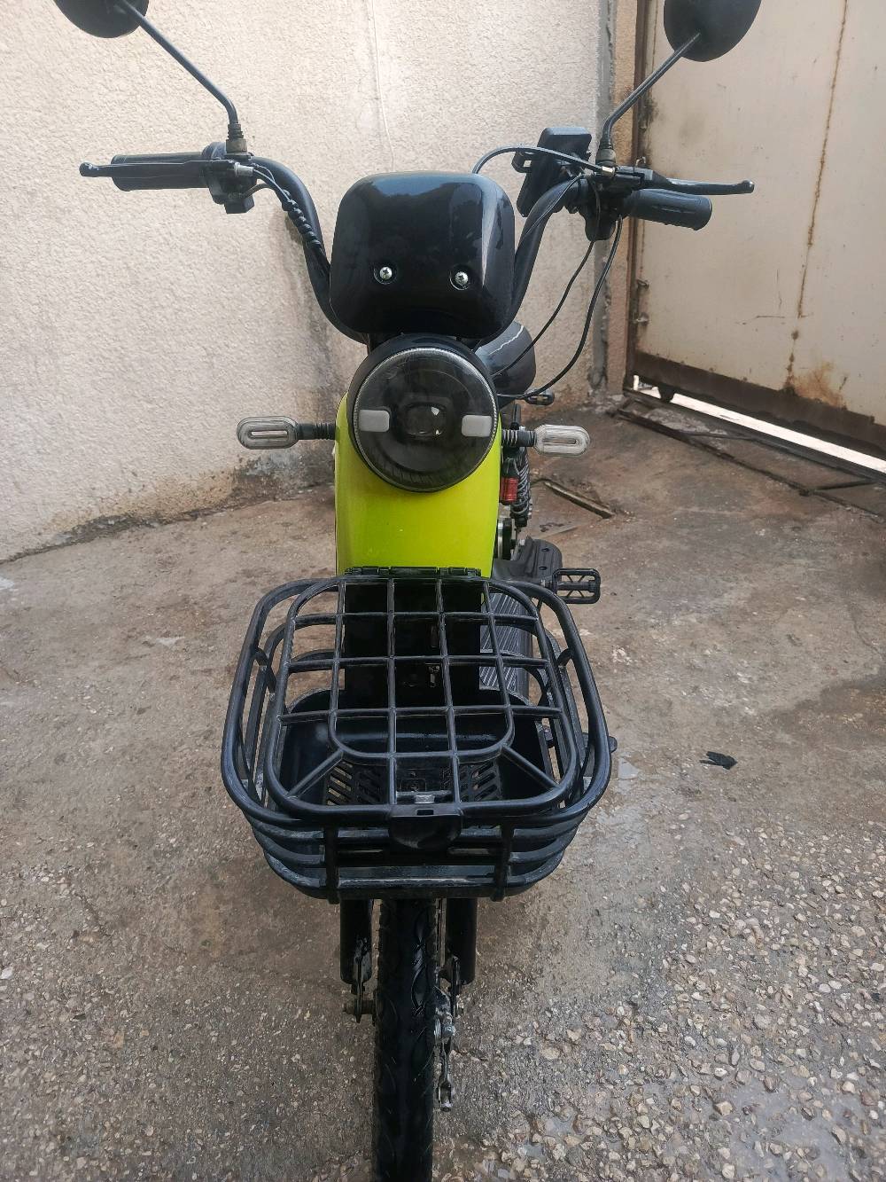 باسكل شحن حجم 24 بطاريات 5 كبار كل الكهربائيات شغالة ويا 2 سويج 2 بصمة و شاشة بيهة بلاتوث و استاند موبايل و تكدر تشحن بي تلفون و شاحنة باسكل 
سعر 300 وبية مجال بسيط مكاني كربلاء المقدسة
رقم ***********