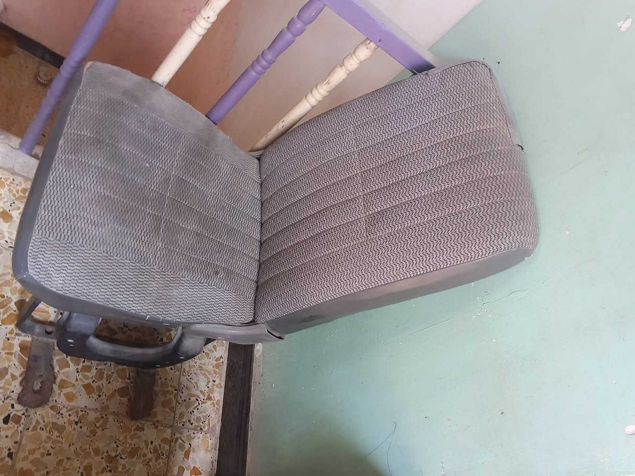 غراض سياره اج تو داينمو نضيف وراديتر شغال وكرسي يم صفحه الباب اي واحد يقيمهن ياخذهن تواصل عل رقم ***********
