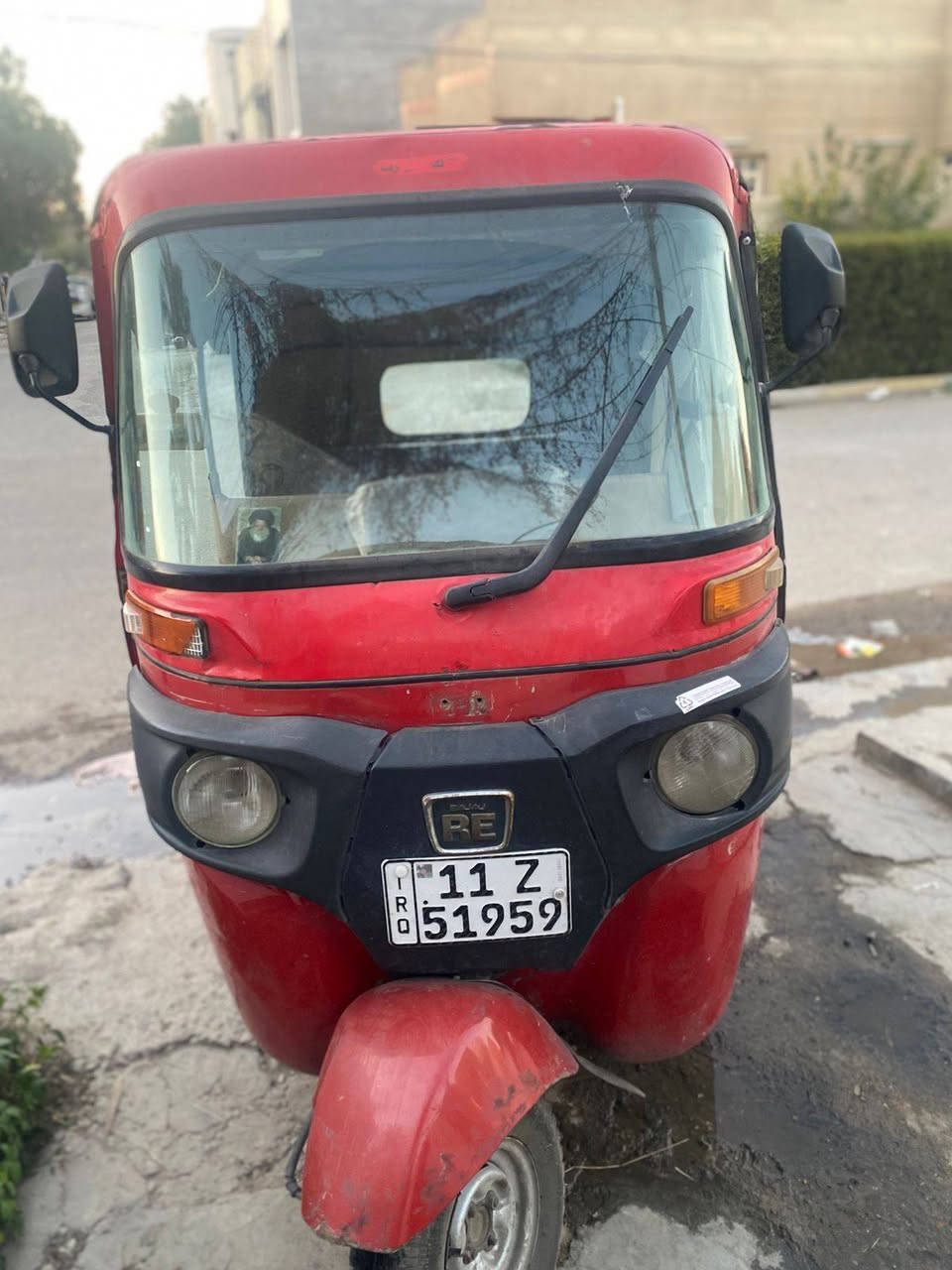 السلام عليكم عندي اثنين تكاتك للبيع وحدة 19او 18 مرقمه الصفرة 19اوراق عارضه اربعه ونص والحمرة خمسه ونص رقم انكليزي الحمرة كل نقص مابيها كبل لشارع والصفرة بيها ظربه مثل ماامو ضح بلصورة بلتكمه الظربه شغله هم مابيها شي مكاني حي العامل للتواصل ع الرقم  *********** اتصل او بيك خير وادلل اجي وشوف بعيونك
