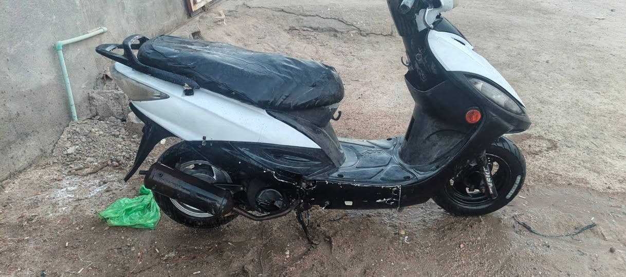 دراجه جي فور شغاله سلف هندر سكنات اشاير بك لايت كهربائيات كامله قفل جنطة قفل سكان  كفرات ختم واحد ماناقصها ايي شي سعرها 250 وبيها مجال مكاني بلفضليه رقمي ***********
