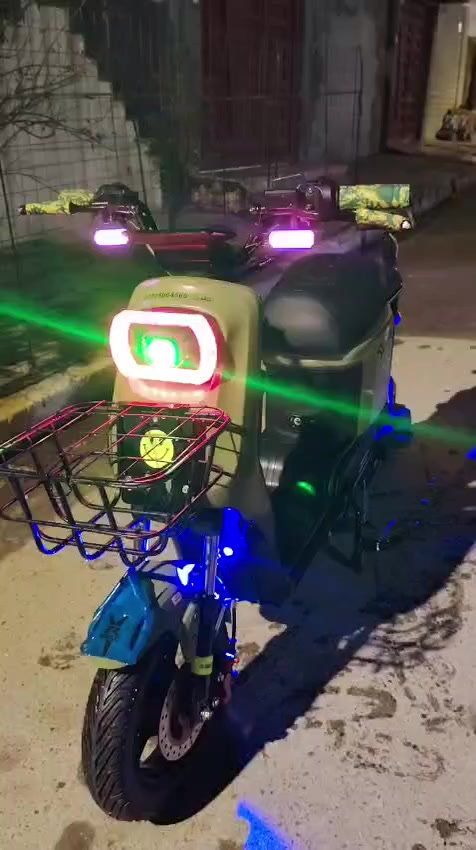 السلام عليكم 
ماطور شحن 
نوعيه  R9
ماطور جديد موديل 2025 نضف 100/95 
باتري اصليات خمس باتريات
تايرت جدد 
اضواء LED
زينون عالي وناصي 
أربع نمر
يمشي 109
يمشيك خير من الله سعر 425
مكاني لايمن 

***********
