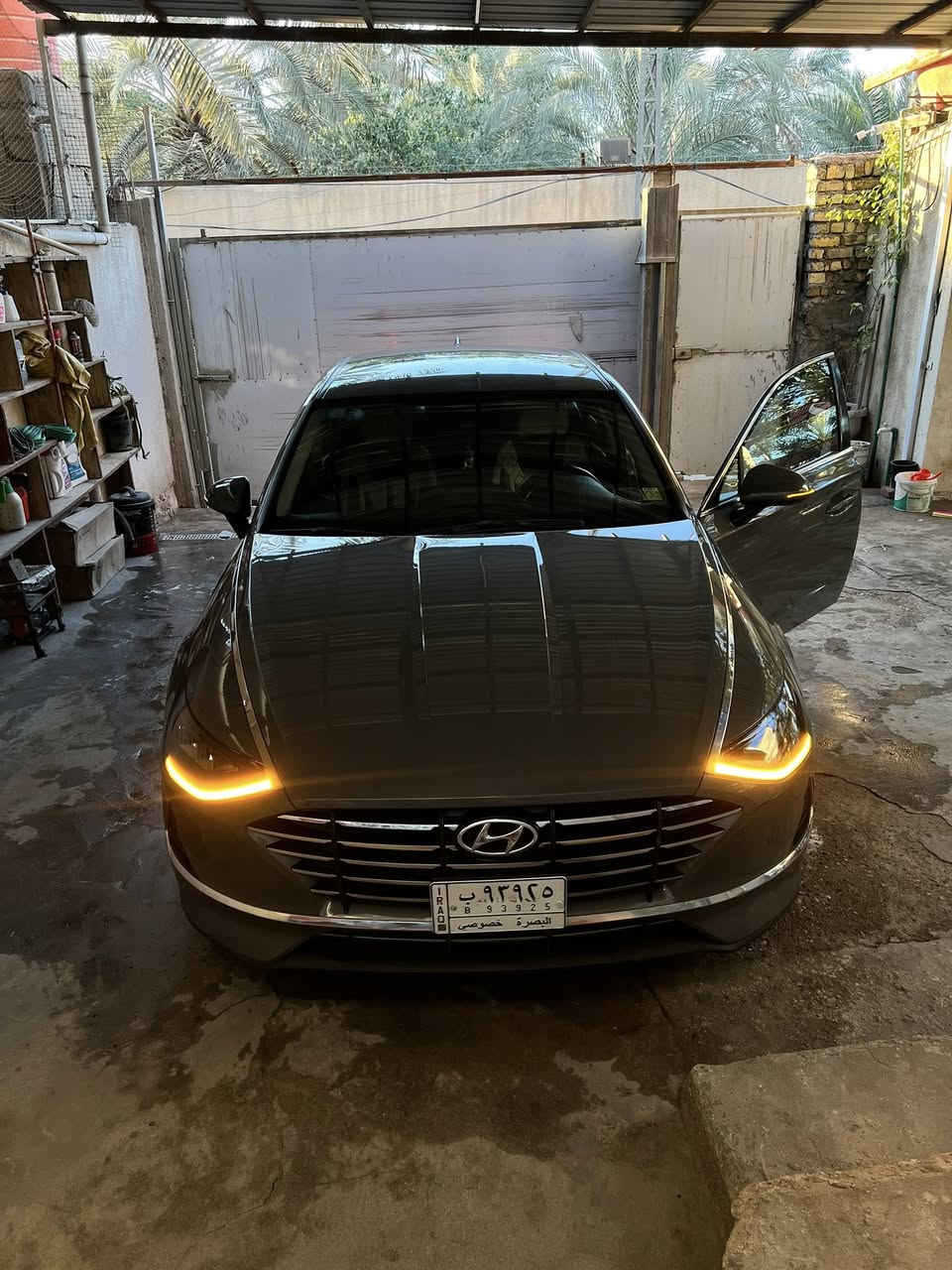 للبيع سوناتا 2023 • رقم معوقين •كفالة عامة • لون أسمنتي مميّز
سيارة نظيفة ومتعوب عليها، ما بيها ولا ضربة، فقط بيها تقرير غرق مياه امطار  خفيف والباقي كله كفالة عامة من الدعامية للدعامية، يعني تمشي وتدعيلي.
السيارة ما تحتاج ولا دينار، ماشية 50 ألف فقط ومستخدمة استخدام راقي.

المواصفات:
 • مكينة 2500 GDI اقتصادية وقوية
 • ويل سبورت
 • نقطة عمياء
 • تحديد مسار
 • سايد بريك كهربائي
 • ستيرن كهربائي
 • مواصفات كاملة ما عدا الفتحة
 • رقم معوقين والمعوق موجود
 • وكالة كاملة موجودة
 • اللون أسمنتي مرغوب ومطلوب

السيارة كلش نظيفة ومحد راح يباوع عليها ويتركها، صراحة جاهزة للشراء بدون تفكير.

العنوان: البصرة – أبي الخصيب – حمدان – قرب جسر حمدان
للتواصل: *********** 
السعر175 وبيها كلش قليل حك الجية
