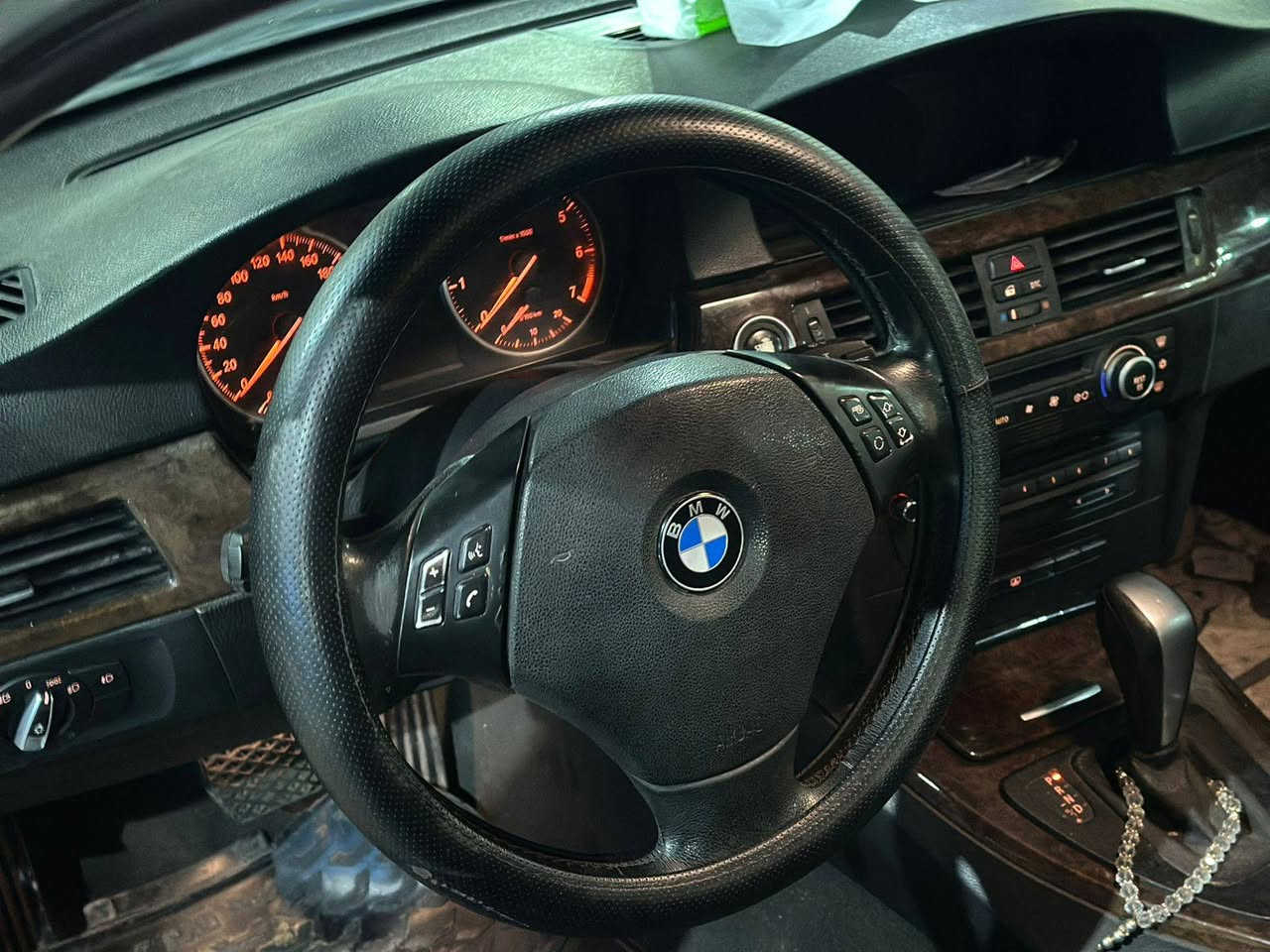 للبيع bmw 320 i موديل 2009 
عداد 260 الف كيلو 
فابريكة دواخل رشه بره معدا السقف 
كامله فتحه سقف
مرور العجوزه 
المعاينه في الشيخ زايد 
للتواصل/01028484988 الشيخ زايد, الجيزة


**إذا كنت صاحب هذا الإعلان وتريد حذفه لأي سبب، رجاءا أرسل رسالة إلى الدعم الفني**