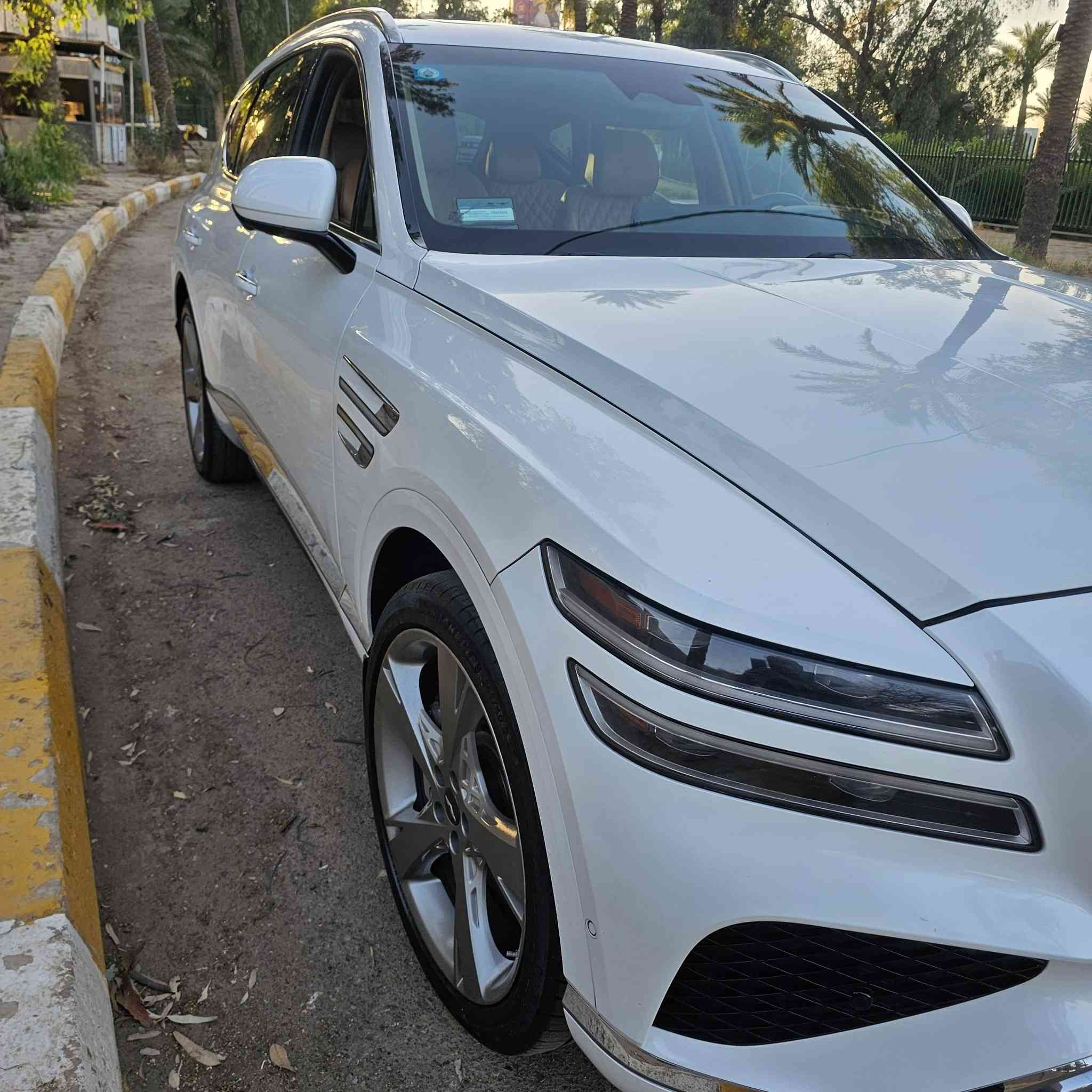 السلام عليكم للبيع جنيسس موديل ٢٠٢٣ وارد أمريكي برستيج gv80اعلى فئه ٦ سلندر محرك ٣٥٠٠ توين توربو السياره ماشيه ٣٠ الف مايل رقم بغداد حادثها جاملغ ودعاميه وشي قليل من البنيد مواصفات فووو الفول لاتصال *********** بغداد الكرخ غير متواجد عل الفيس واتس اب
