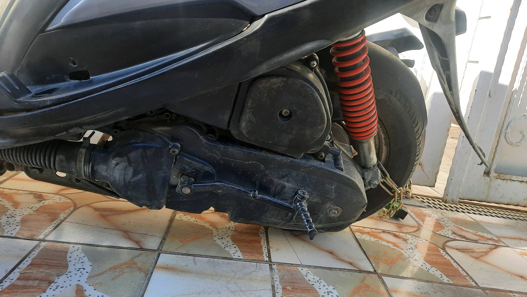 دراجه ماكس عدلة (تجفيت جديد ماصارلة ٣ ايام بوشه ٤٩ + منظف كابريتر و مسوي ادمة على الكلجات + كهربائيات شغالها كلها البكلايت الخلفي و الامامي و الاشاير + دشبول جديد الكيج مال بانزين شغال بس مال السرعه ناقصه بس قمجي + كفرات تجارية ) الدراجه هندر واحد فقط تشغل و تطلع و شادلها سلف و باتري  جدد بس يأخر هاي عيبها بس دراجه عارضها ٣٥٠ وبيها مجال جيب فيتر و تعال مكاني دورة هذه رقمي فقط واتساب ***********